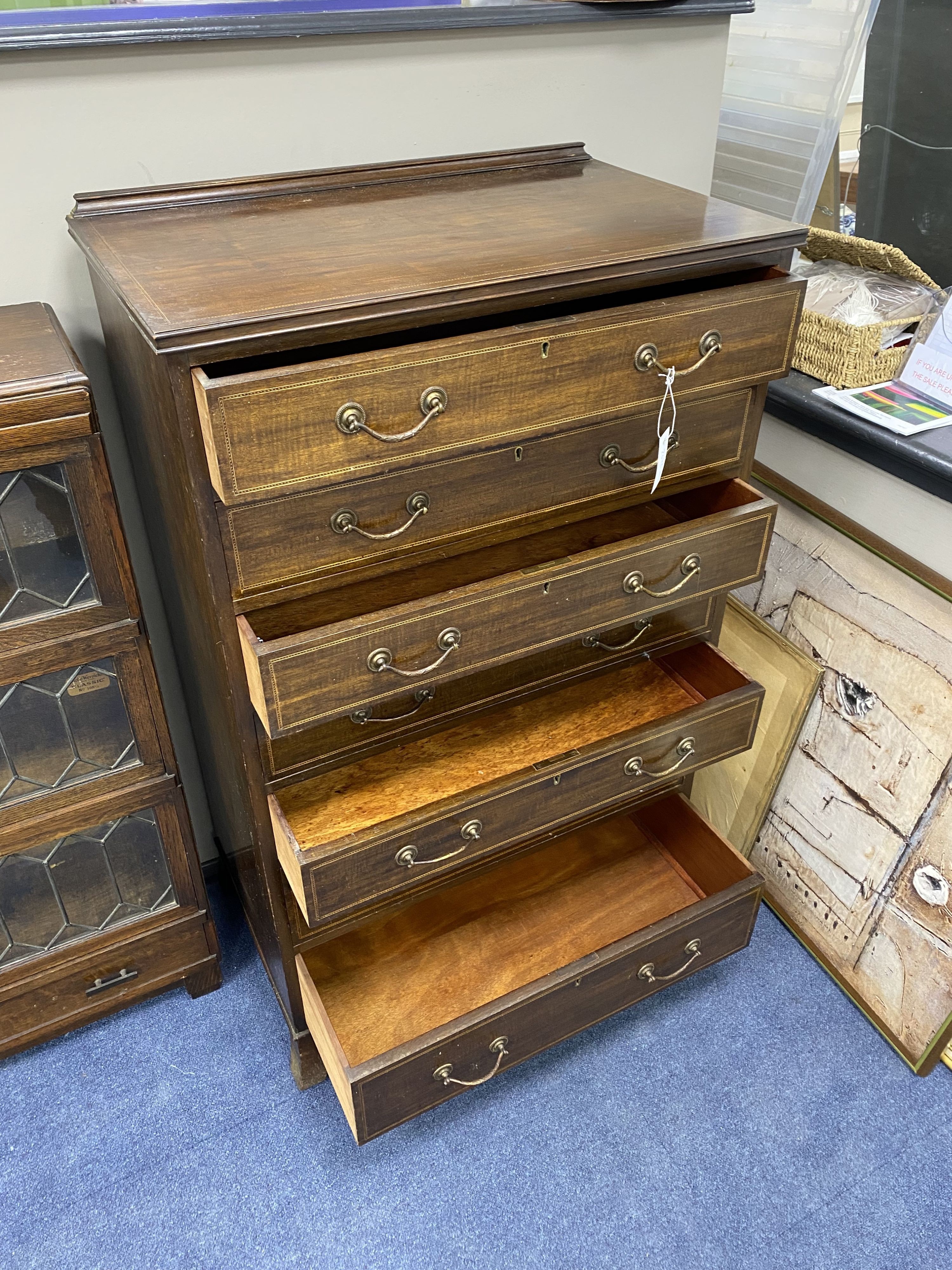 An Edwardian mahogany seven drawer chest, width 73cm, depth 44cm, height 122cm